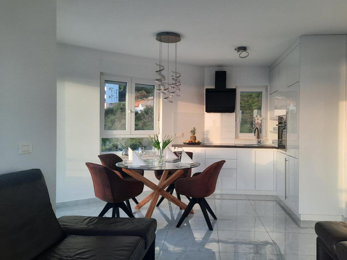Apartment Anny De Luxe With Sea View Makarska Kültér fotó